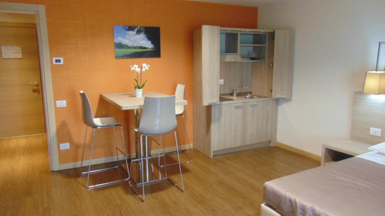 Turin Airport Hotel & Residence San Francesco al Campo Екстериор снимка