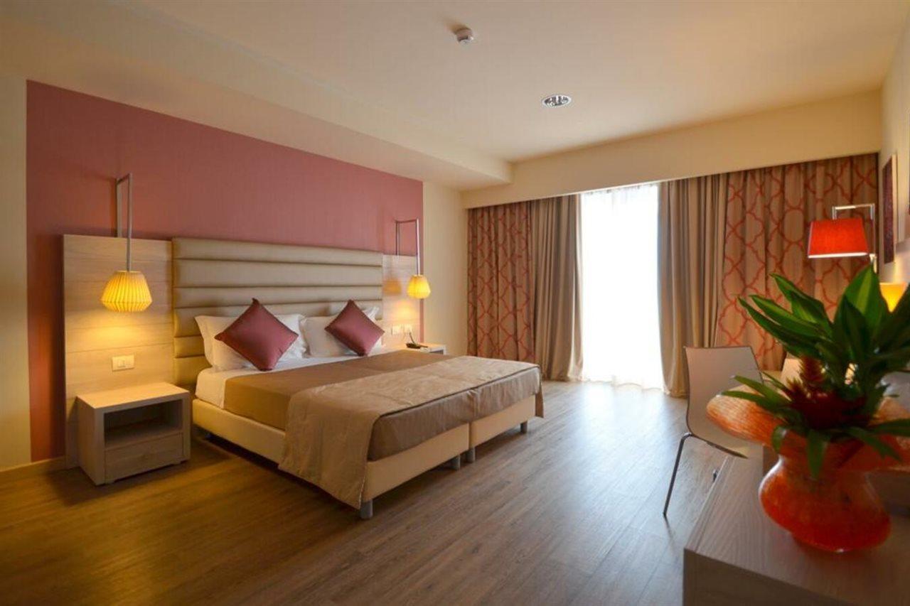 Turin Airport Hotel & Residence San Francesco al Campo Екстериор снимка