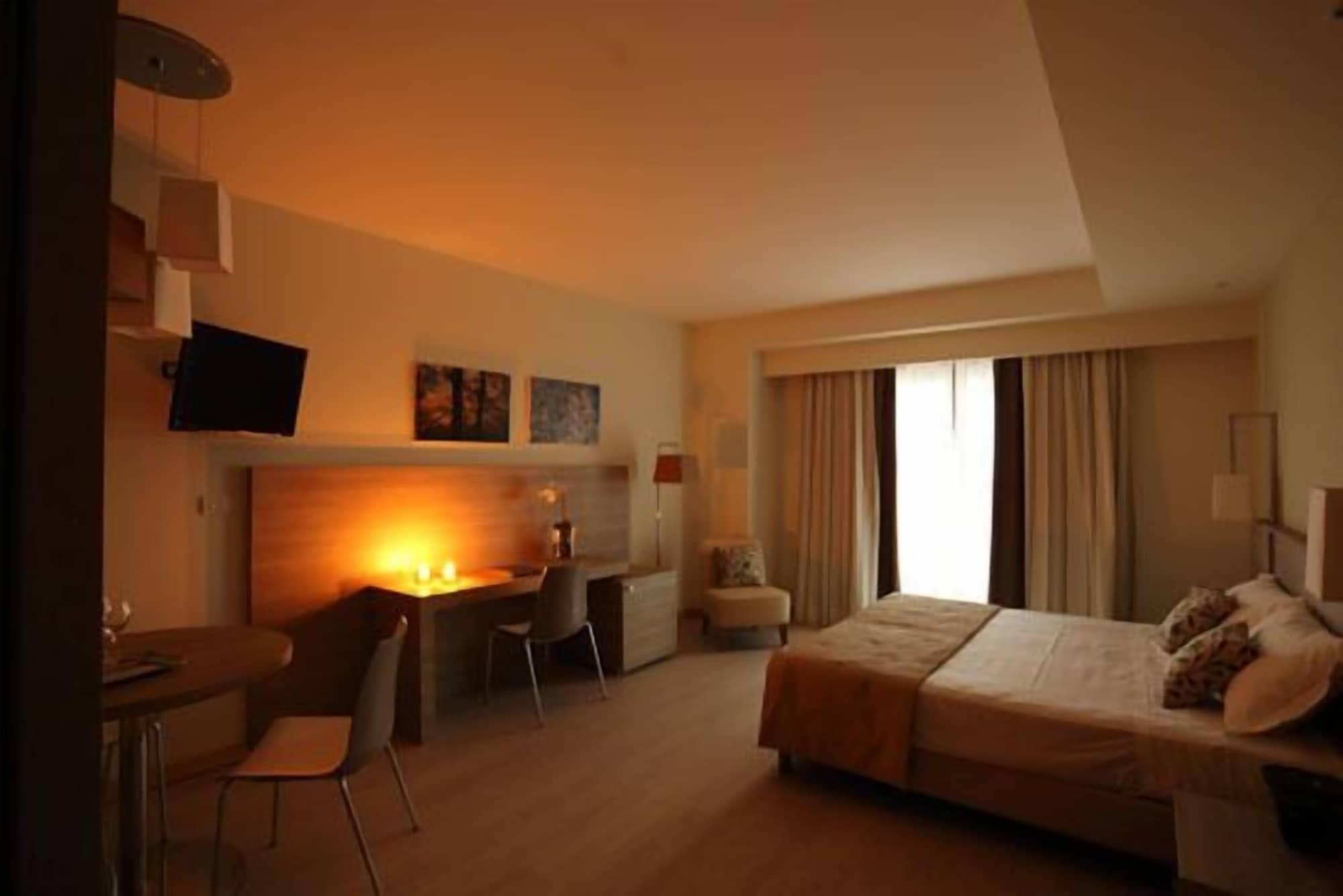Turin Airport Hotel & Residence San Francesco al Campo Екстериор снимка