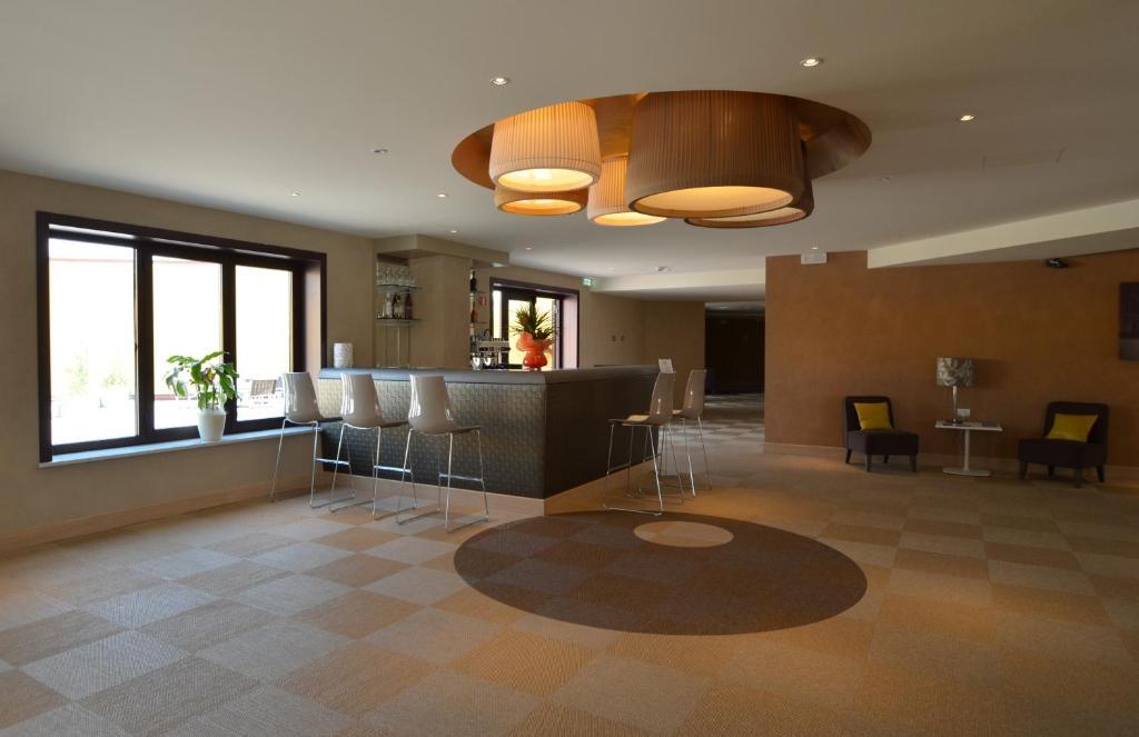 Turin Airport Hotel & Residence San Francesco al Campo Екстериор снимка